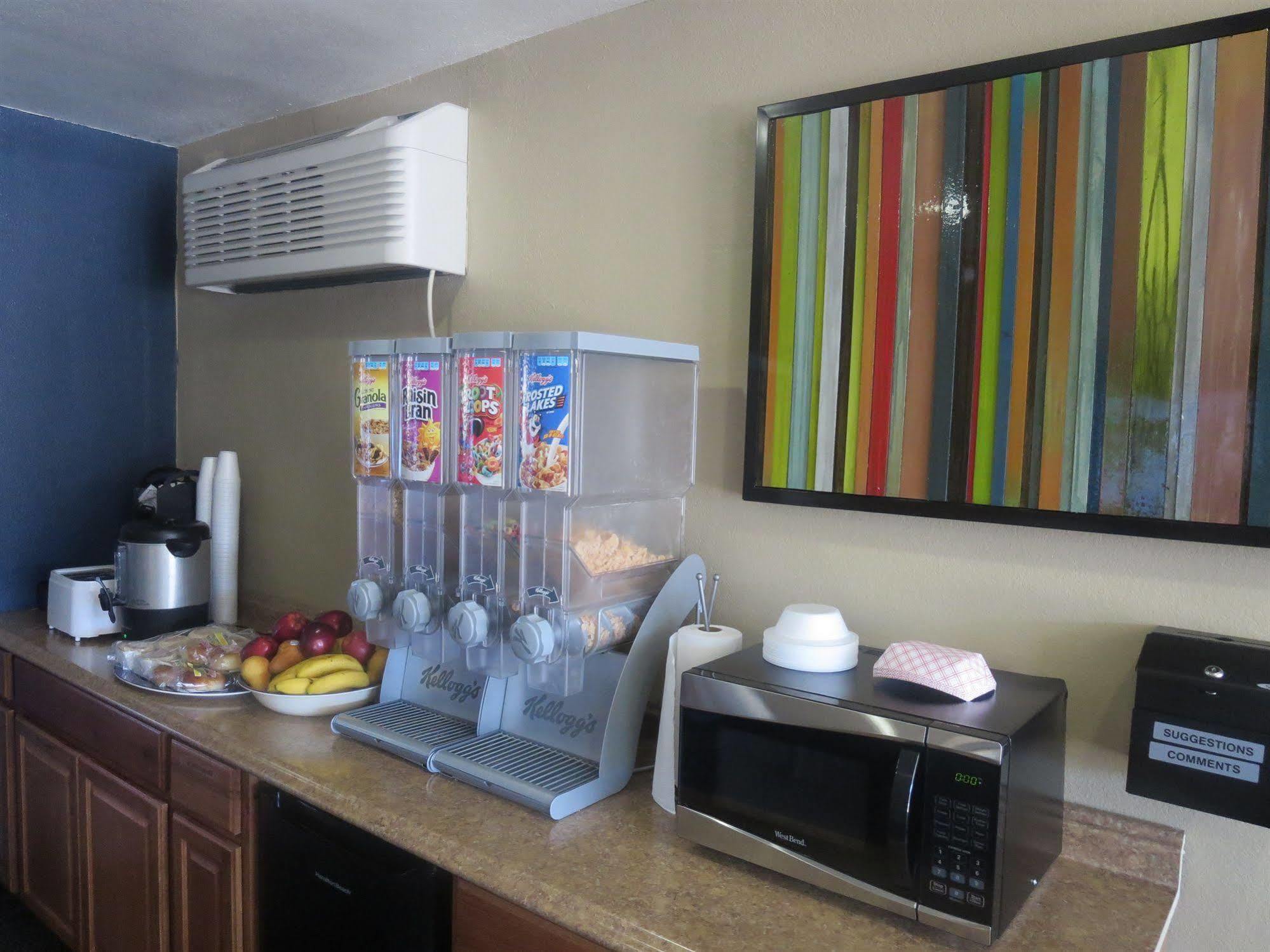 Howard Johnson By Wyndham Odessa Tx Экстерьер фото