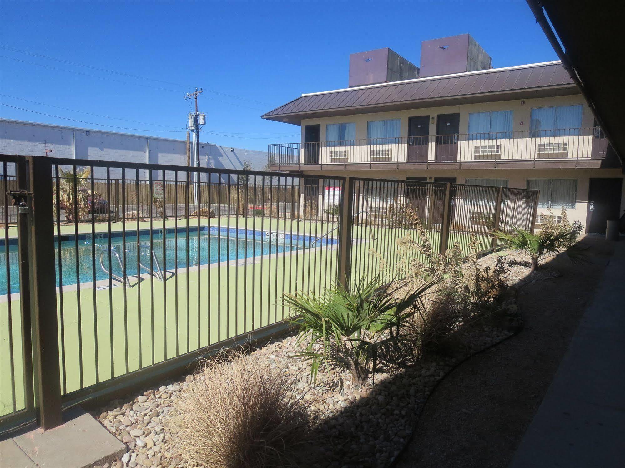 Howard Johnson By Wyndham Odessa Tx Экстерьер фото