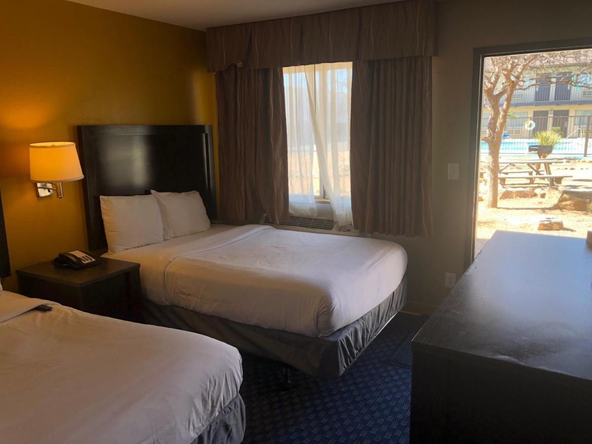 Howard Johnson By Wyndham Odessa Tx Экстерьер фото